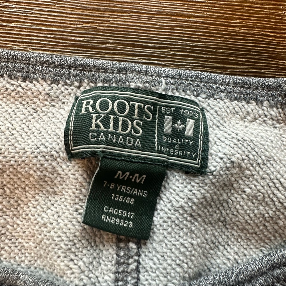 3/24$ Roots Kids Grey Sweatshirt size M (7-8 years) - Picture 3 of 4